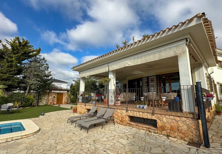 7 bedroom Villa for sale in Dehesa de Campoamor with pool - € 1,349,000 (Ref: 9737809)