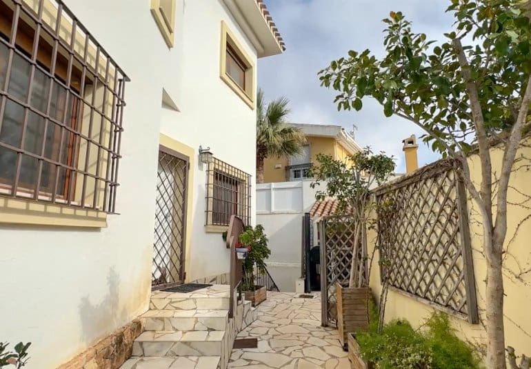 7 bedroom Villa for sale in Dehesa de Campoamor with pool - € 1,349,000 (Ref: 9737809)