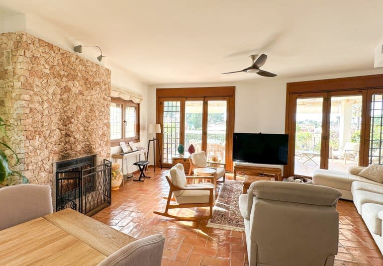 7 bedroom Villa for sale in Dehesa de Campoamor with pool - € 1,349,000 (Ref: 9737809)