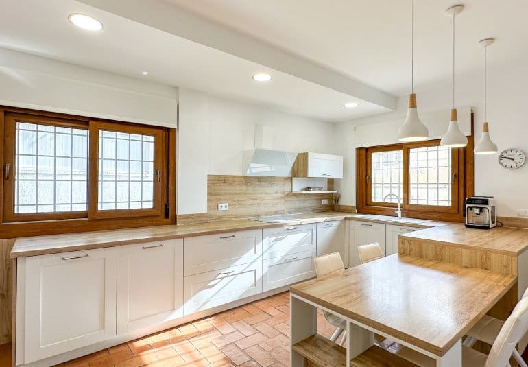 7 bedroom Villa for sale in Dehesa de Campoamor with pool - € 1,349,000 (Ref: 9737809)