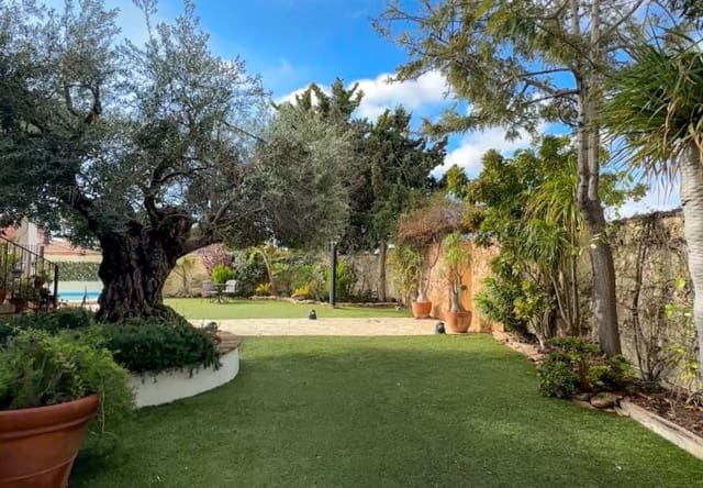 7 Zimmer Villa zu verkaufen in Dehesa de Campoamor, Orihuela mit Pool - 1.349.000 € (Ref: 9737809)