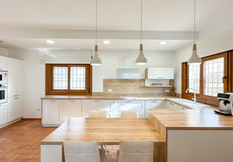 7 bedroom Villa for sale in Dehesa de Campoamor with pool - € 1,349,000 (Ref: 9737809)