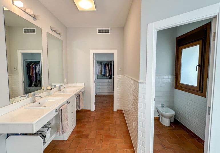 7 bedroom Villa for sale in Dehesa de Campoamor with pool - € 1,349,000 (Ref: 9737809)