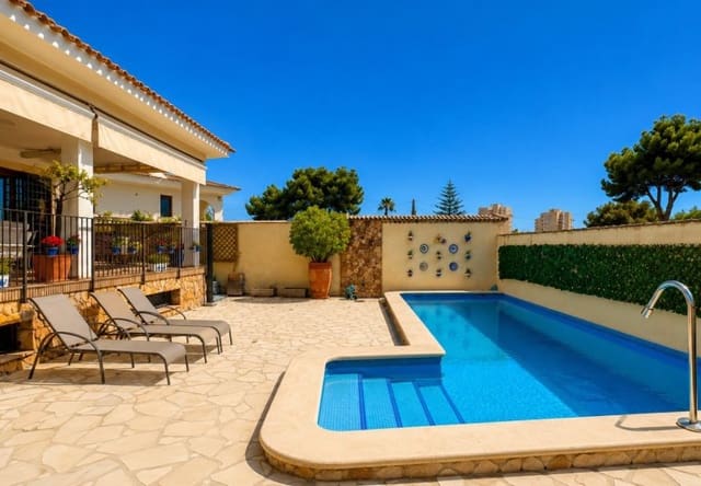 7 Zimmer Villa zu verkaufen in Dehesa de Campoamor, Orihuela mit Pool - 1.349.000 € (Ref: 9737809)