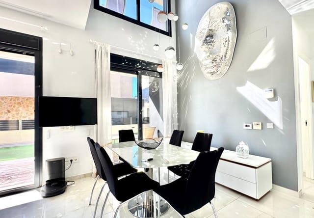 4 soverom Villa til salgs i Lomas de Cabo Roig - Los Dolses, Orihuela med svømmebasseng - € 750 000 (Ref: 9737810)