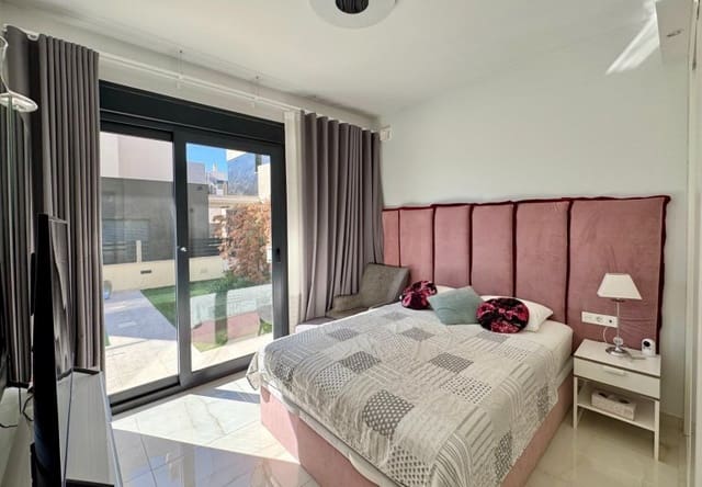 4 soverom Villa til salgs i Lomas de Cabo Roig - Los Dolses, Orihuela med svømmebasseng - € 750 000 (Ref: 9737810)