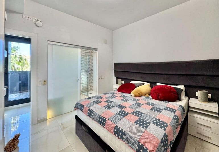 4 bedroom Villa for sale in Orihuela Costa with pool - € 750,000 (Ref: 9737810)