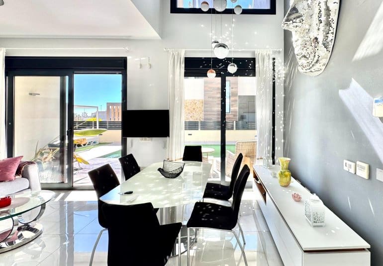 4 bedroom Villa for sale in Orihuela Costa with pool - € 750,000 (Ref: 9737810)