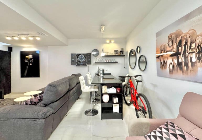 4 bedroom Villa for sale in Orihuela Costa with pool - € 750,000 (Ref: 9737810)