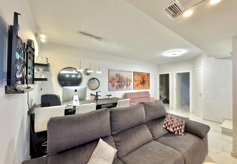 4 bedroom Villa for sale in Orihuela Costa with pool - € 750,000 (Ref: 9737810)