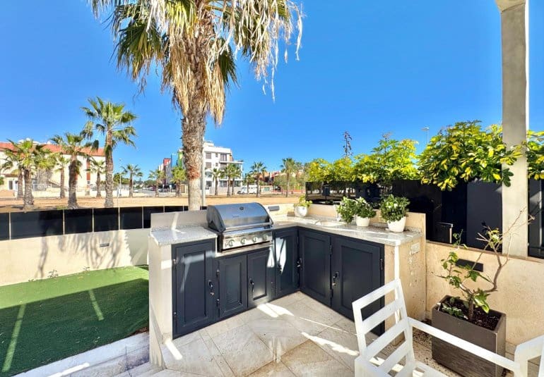 4 bedroom Villa for sale in Orihuela Costa with pool - € 750,000 (Ref: 9737810)