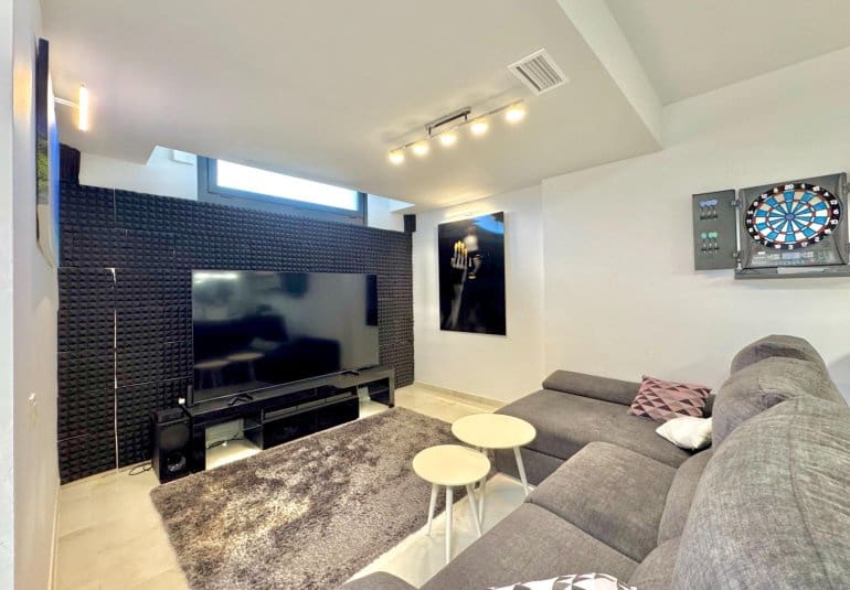 4 bedroom Villa for sale in Orihuela Costa with pool - € 750,000 (Ref: 9737810)