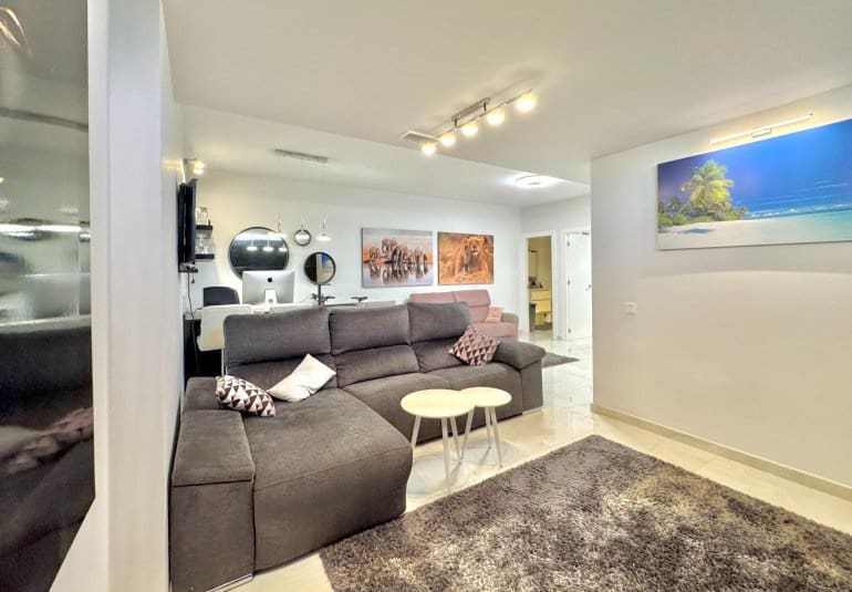 4 bedroom Villa for sale in Orihuela Costa with pool - € 750,000 (Ref: 9737810)