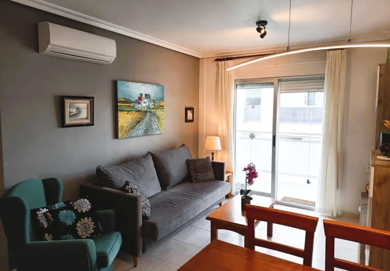 Ático de 2 habitaciones en Cabo Roig en venta con piscina - 219.000 € (Ref: 9737813)