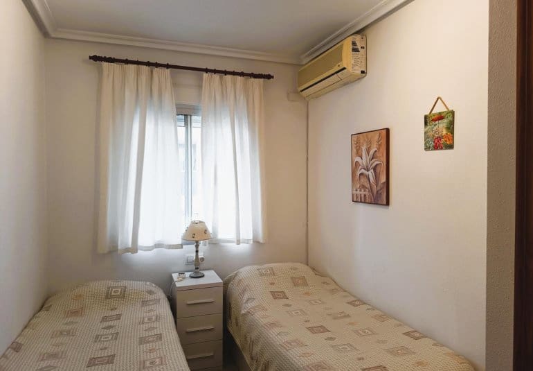 Ático de 2 habitaciones en Cabo Roig en venta con piscina - 219.000 € (Ref: 9737813)