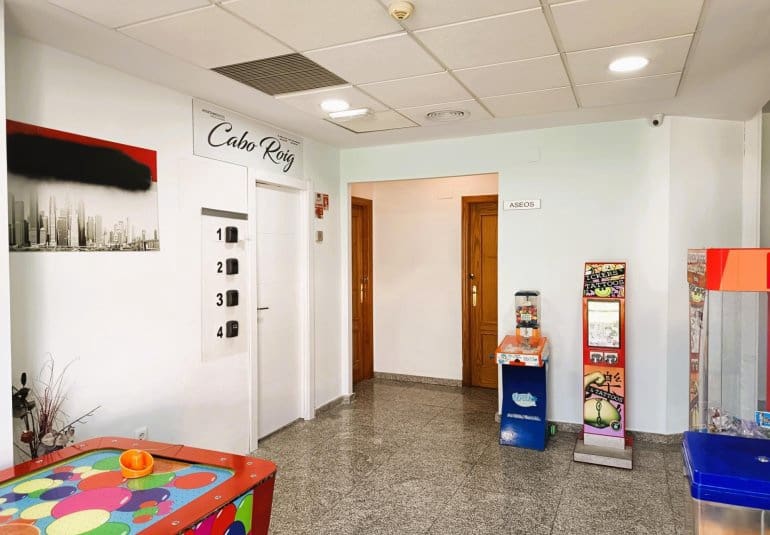 Ático de 2 habitaciones en Cabo Roig en venta con piscina - 219.000 € (Ref: 9737813)