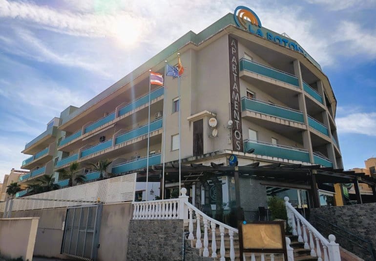 Ático de 2 habitaciones en Cabo Roig en venta con piscina - 219.000 € (Ref: 9737813)