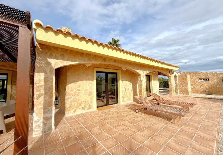 3 bedroom Villa for sale in San Miguel de Salinas with pool - € 1,290,000 (Ref: 9737815)