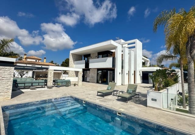 Chalet de 4 habitaciones en Villamartin, Orihuela en venta con piscina - 2.950.000 € (Ref: 9737816)