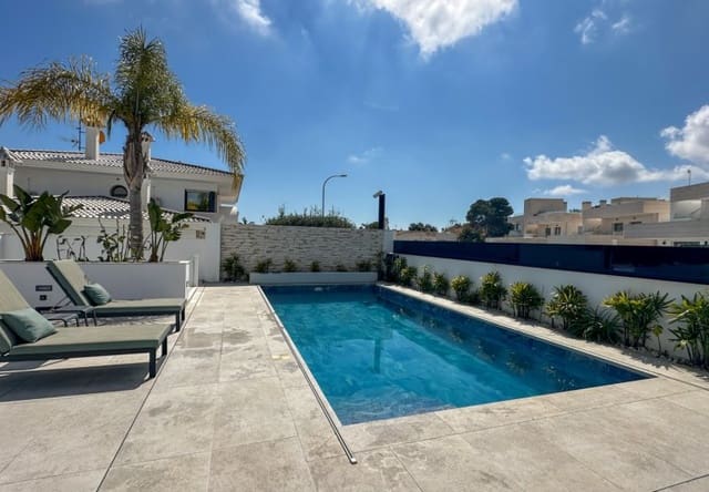 Chalet de 4 habitaciones en Villamartin, Orihuela en venta con piscina - 2.950.000 € (Ref: 9737816)