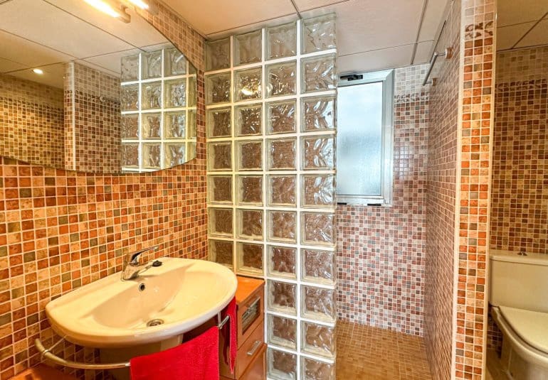 4 Zimmer Apartment zu verkaufen in Torrevieja mit Pool - 680.000 € (Ref: 9737817)