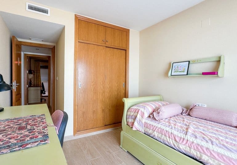 4 Zimmer Apartment zu verkaufen in Torrevieja mit Pool - 680.000 € (Ref: 9737817)