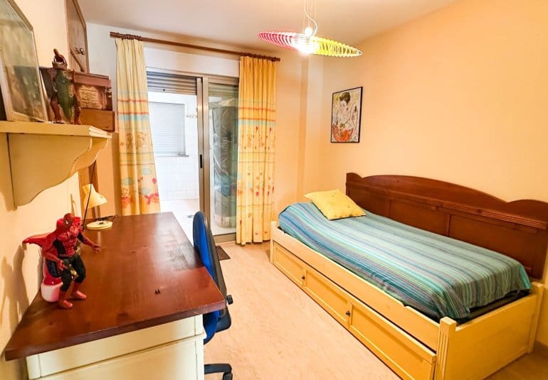 4 Zimmer Apartment zu verkaufen in Torrevieja mit Pool - 680.000 € (Ref: 9737817)