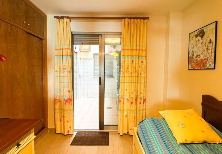 4 Zimmer Apartment zu verkaufen in Torrevieja mit Pool - 680.000 € (Ref: 9737817)