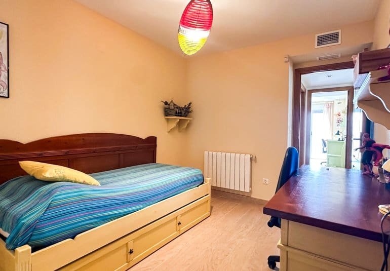 4 Zimmer Apartment zu verkaufen in Torrevieja mit Pool - 680.000 € (Ref: 9737817)