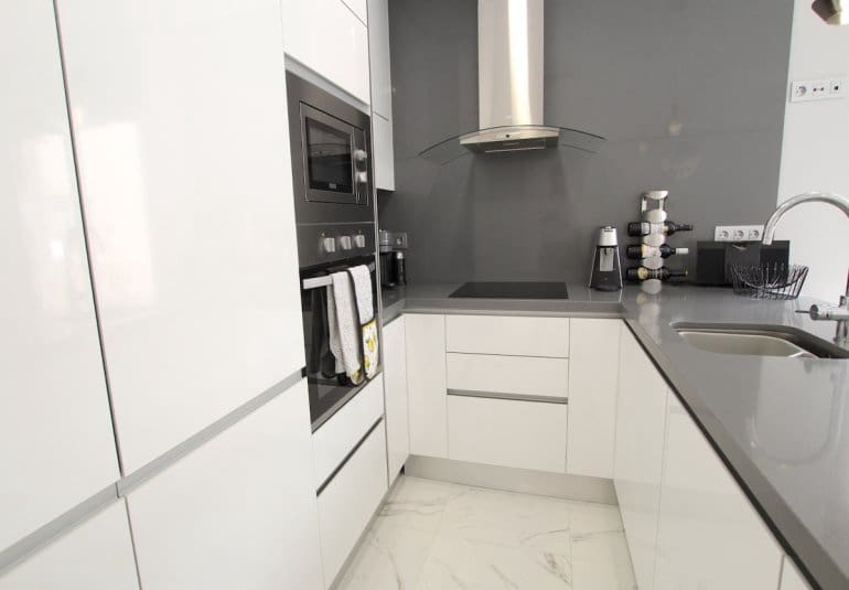 Chalet de 3 habitaciones en Villamartin en venta con piscina - 365.000 € (Ref: 9737818)