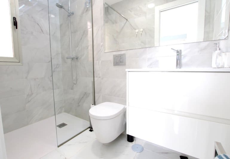 Chalet de 3 habitaciones en Villamartin en venta con piscina - 365.000 € (Ref: 9737818)