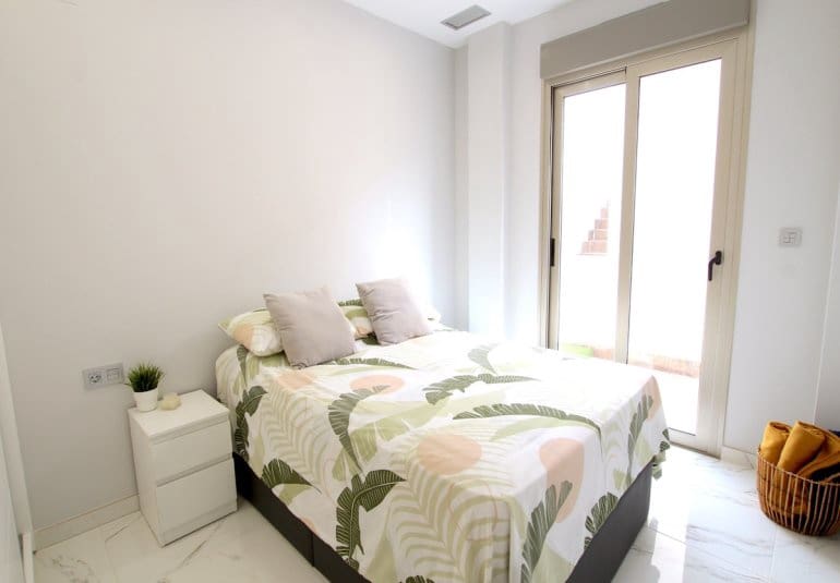 Chalet de 3 habitaciones en Villamartin en venta con piscina - 365.000 € (Ref: 9737818)