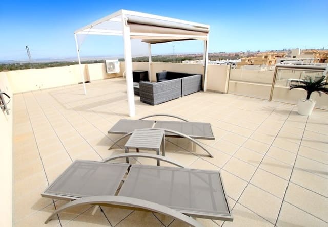 Chalet de 3 habitaciones en Villamartin, Orihuela en venta con piscina - 365.000 € (Ref: 9737818)
