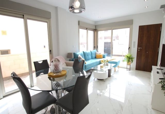 Chalet de 3 habitaciones en Villamartin, Orihuela en venta con piscina - 365.000 € (Ref: 9737818)