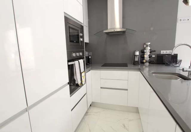 Chalet de 3 habitaciones en Villamartin, Orihuela en venta con piscina - 365.000 € (Ref: 9737818)