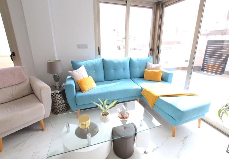 Chalet de 3 habitaciones en Villamartin en venta con piscina - 365.000 € (Ref: 9737818)