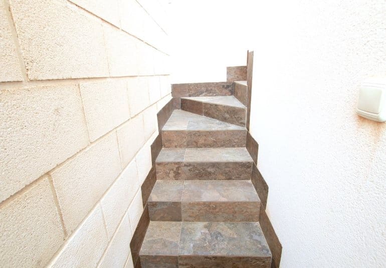 Chalet de 3 habitaciones en Villamartin en venta con piscina - 365.000 € (Ref: 9737818)