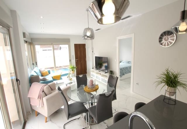 Chalet de 3 habitaciones en Villamartin, Orihuela en venta con piscina - 365.000 € (Ref: 9737818)