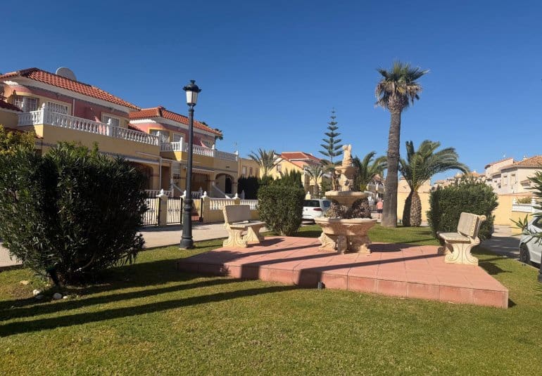 2 bedroom Apartment for sale in La Zenia with pool - € 159,000 (Ref: 9737819)
