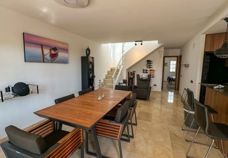 Apartamento de 3 habitaciones en Villamartin en venta con piscina - 319.000 € (Ref: 9737820)