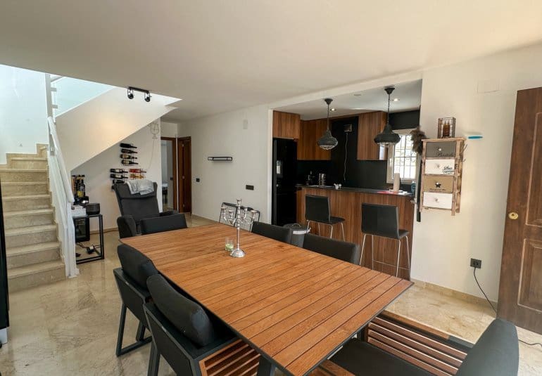 Apartamento de 3 habitaciones en Villamartin en venta con piscina - 319.000 € (Ref: 9737820)