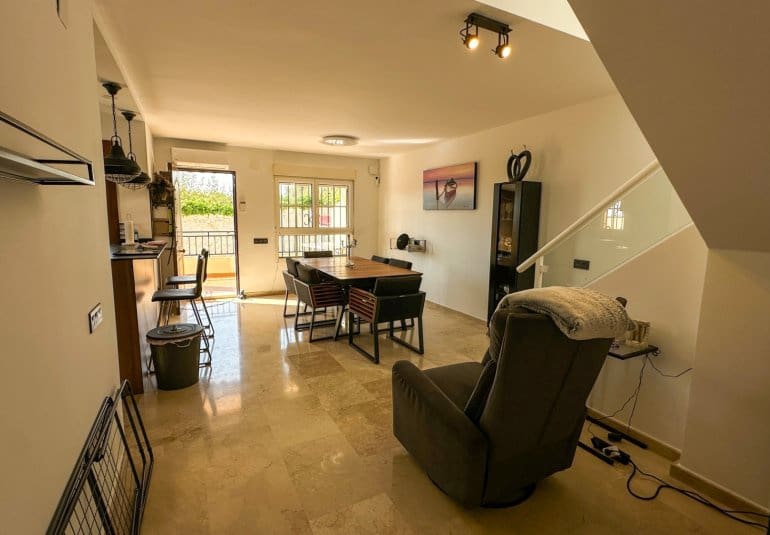 Apartamento de 3 habitaciones en Villamartin en venta con piscina - 319.000 € (Ref: 9737820)