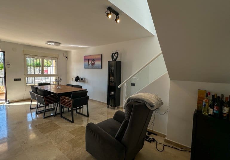 Apartamento de 3 habitaciones en Villamartin en venta con piscina - 319.000 € (Ref: 9737820)