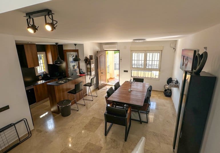 Apartamento de 3 habitaciones en Villamartin en venta con piscina - 319.000 € (Ref: 9737820)