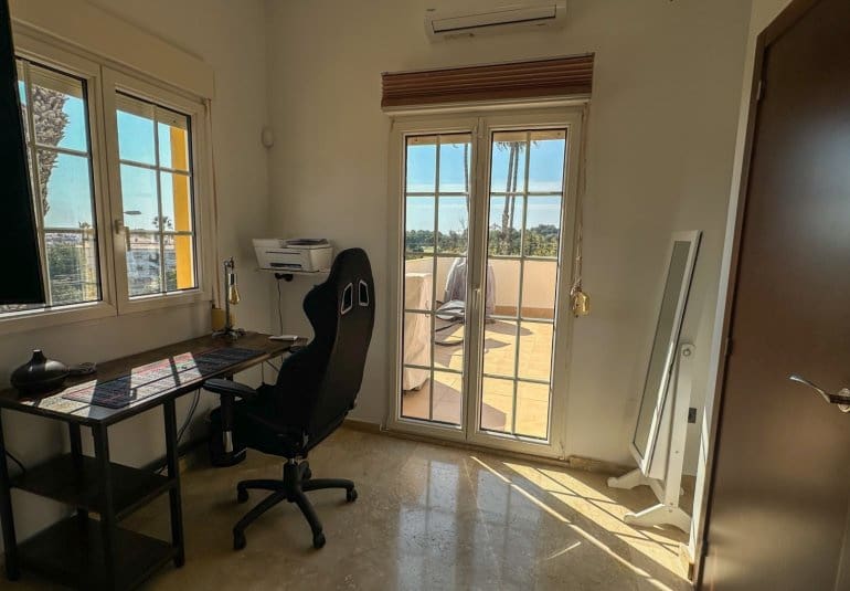 Apartamento de 3 habitaciones en Villamartin en venta con piscina - 319.000 € (Ref: 9737820)