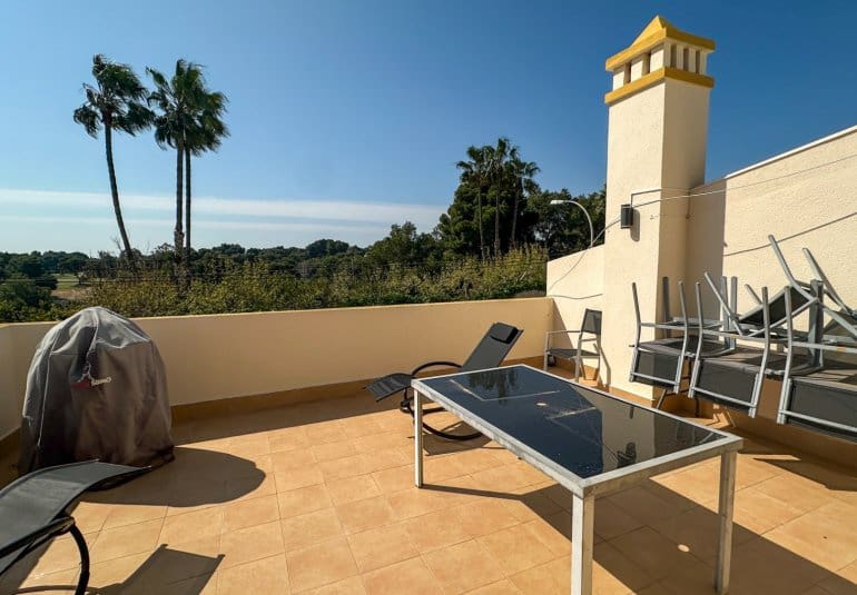 Apartamento de 3 habitaciones en Villamartin en venta con piscina - 319.000 € (Ref: 9737820)