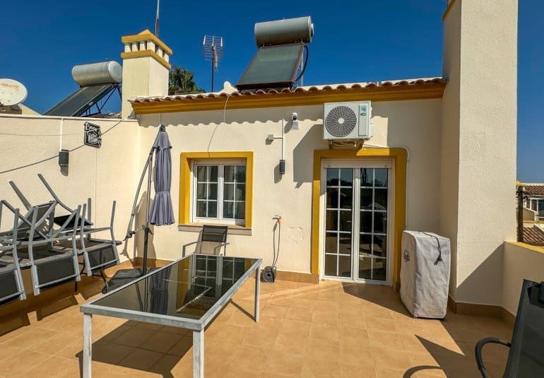 Apartamento de 3 habitaciones en Villamartin en venta con piscina - 319.000 € (Ref: 9737820)