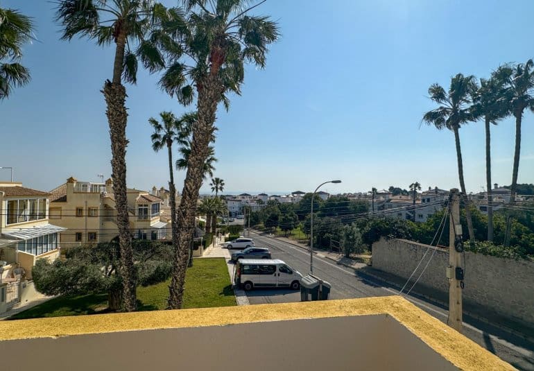 Apartamento de 3 habitaciones en Villamartin en venta con piscina - 319.000 € (Ref: 9737820)