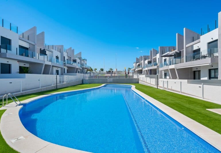 Apartamento de 2 habitaciones en San Miguel de Salinas en venta con piscina - 259.950 € (Ref: 9737821)