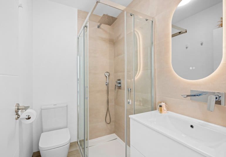 Apartamento de 2 habitaciones en San Miguel de Salinas en venta con piscina - 259.950 € (Ref: 9737821)